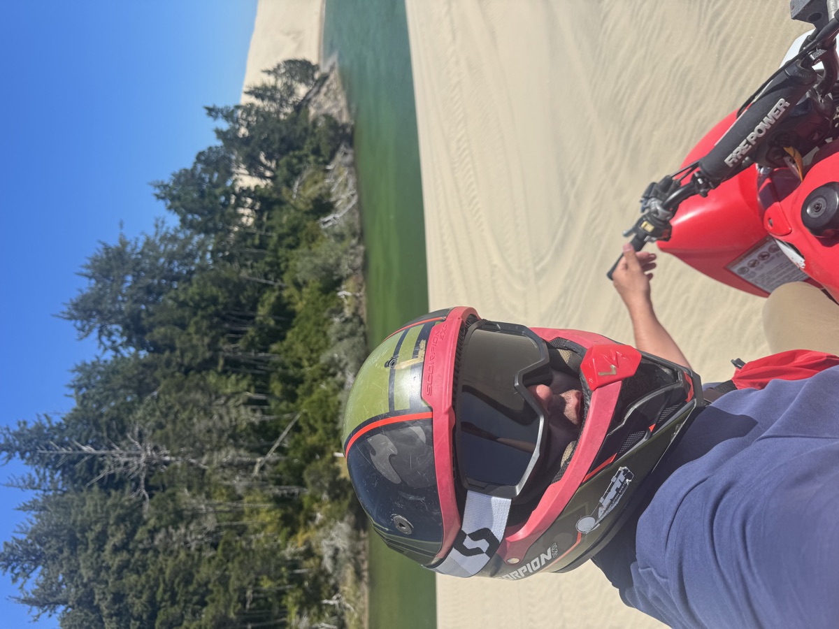 Boat party Cabo rocks
